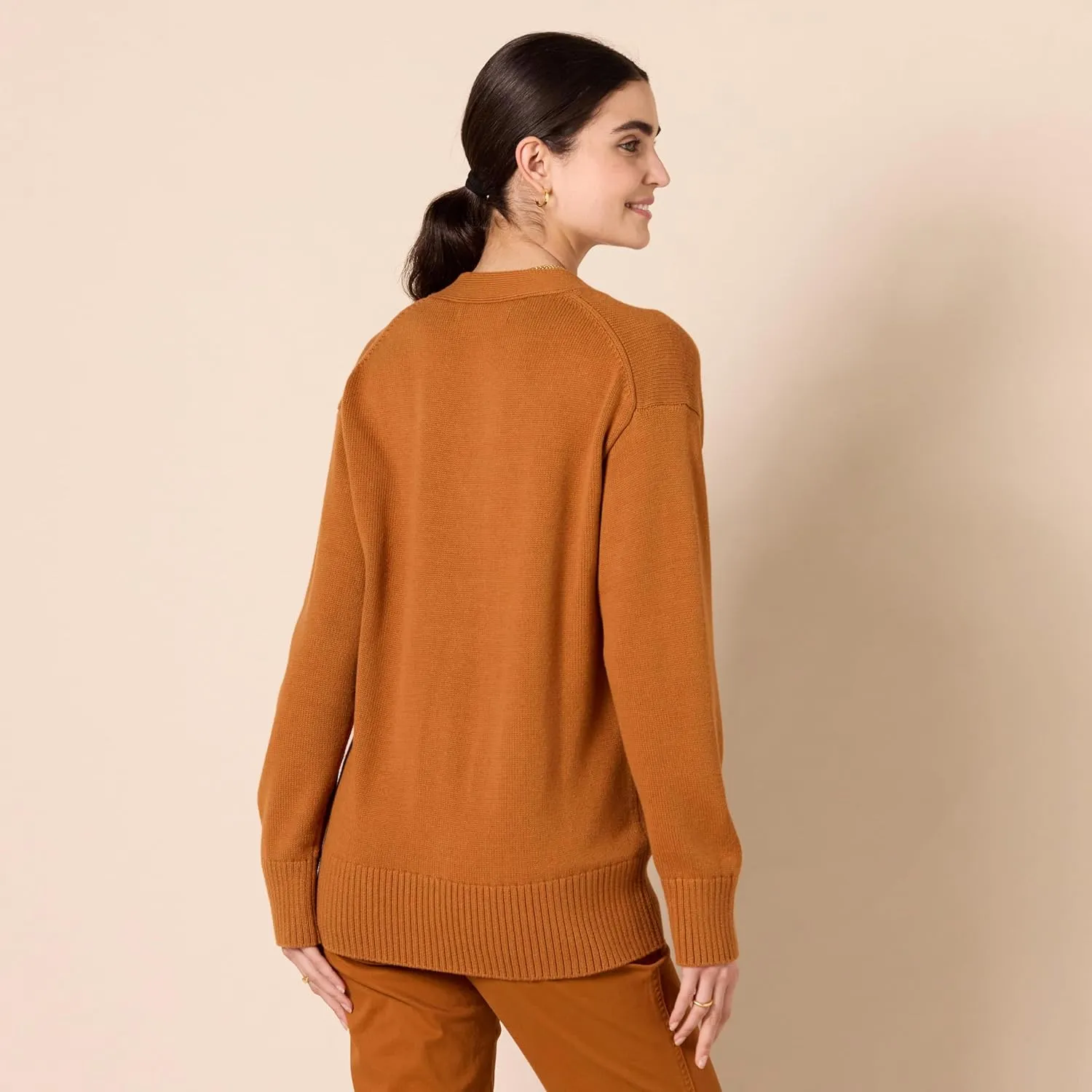 Amazon Essentials Women's V-Neck Midweight Relaxed-Fit Cardigan Sweater