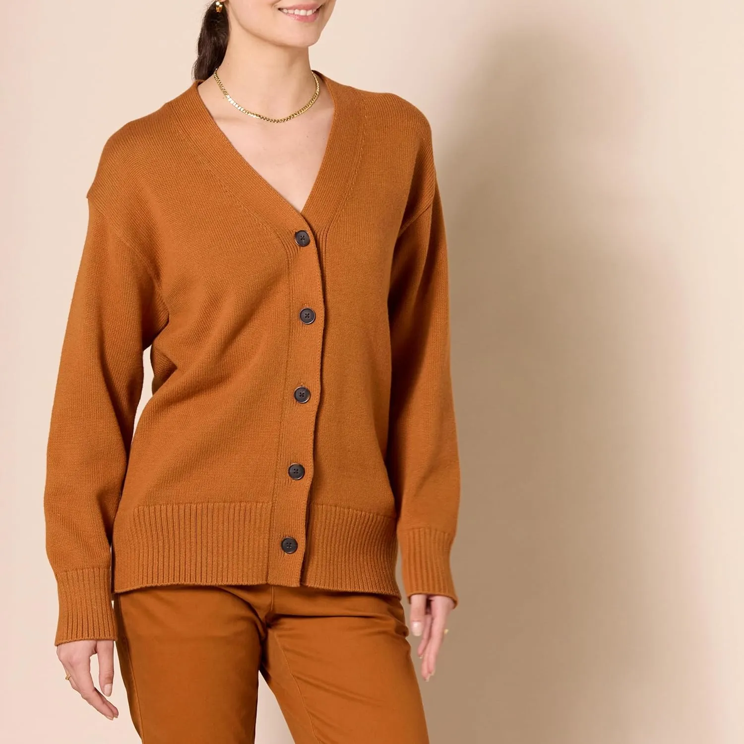 Amazon Essentials Women's V-Neck Midweight Relaxed-Fit Cardigan Sweater