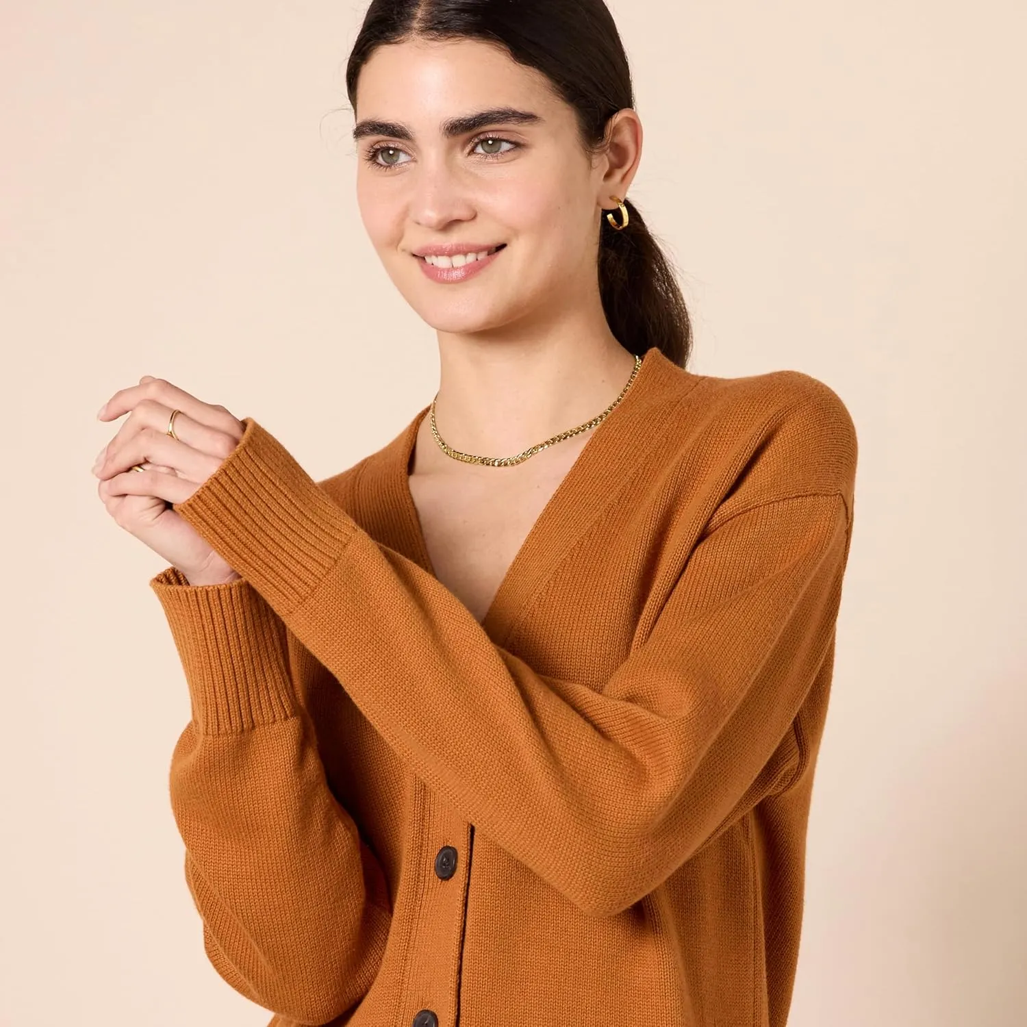 Amazon Essentials Women's V-Neck Midweight Relaxed-Fit Cardigan Sweater