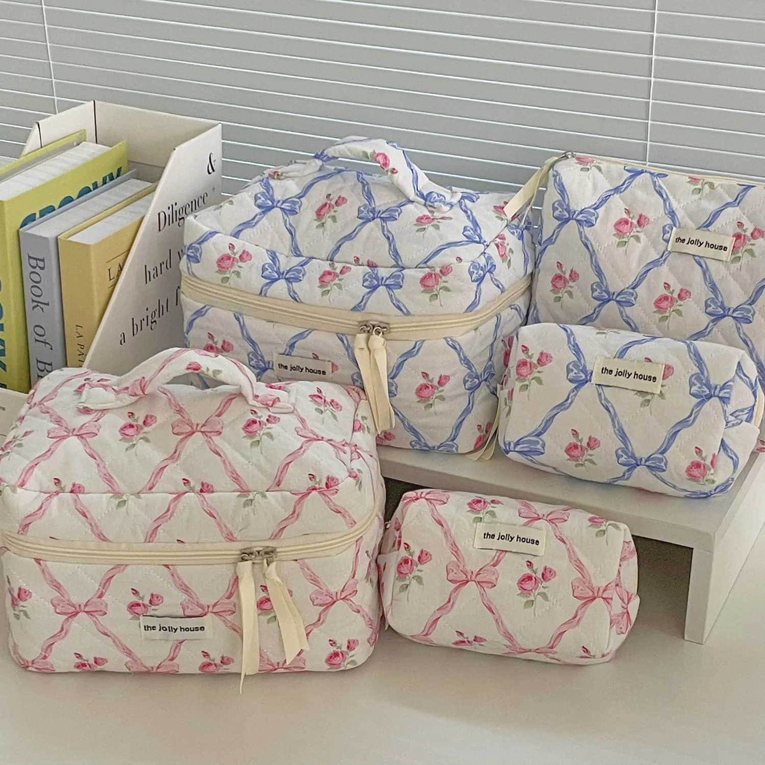 CYee Women Fairycore Quilted Makeup Bag Aesthetics Puffer Pouch Y2K Kawaii Storage Bags Bow Tie Floral Cosmetic Bag (L,Pink)