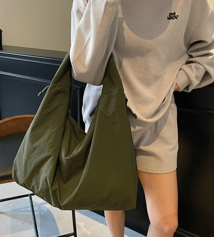 Large Hobo Bag Nylon Shoulder Purse for Women Trendy Tote Handbag Underarm Purse Versatile Slouchy Hobo Bag for Travel Sport