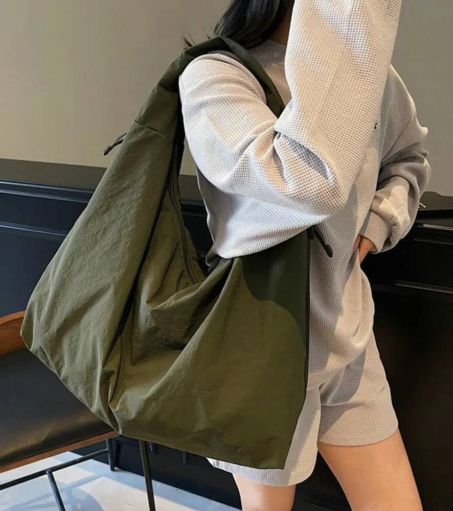 Large Hobo Bag Nylon Shoulder Purse for Women Trendy Tote Handbag Underarm Purse Versatile Slouchy Hobo Bag for Travel Sport