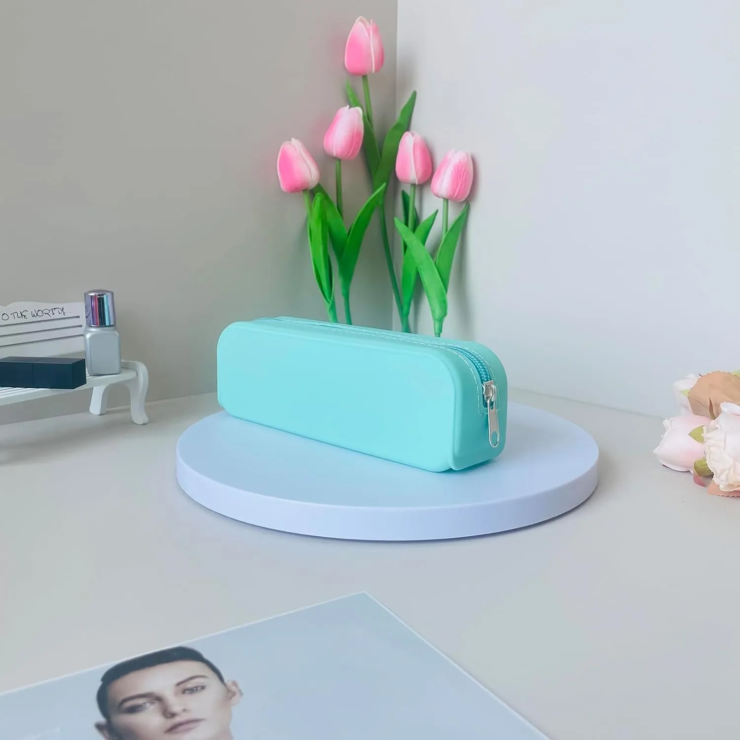 Silicone Makeup Brush Holder Travel Cosmetic Bag, Portable Cosmetic Brushes organizer, Small Travel Makeup Brush Case (Light Green)